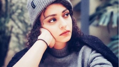 سوگل خلیق با کلاه و لباس زمستانی