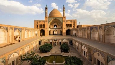 تلاش برای سرقت قسمتی از درب مسجد آقابزرگ کاشان ناکام ماند [+ عکس]