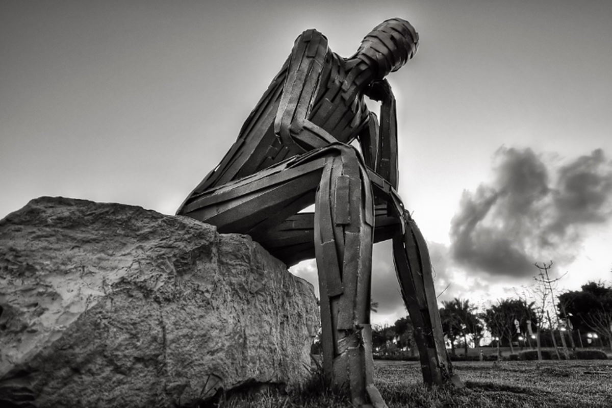 تعلیق تفکر | چرا افراد فکر نمیکنند؟