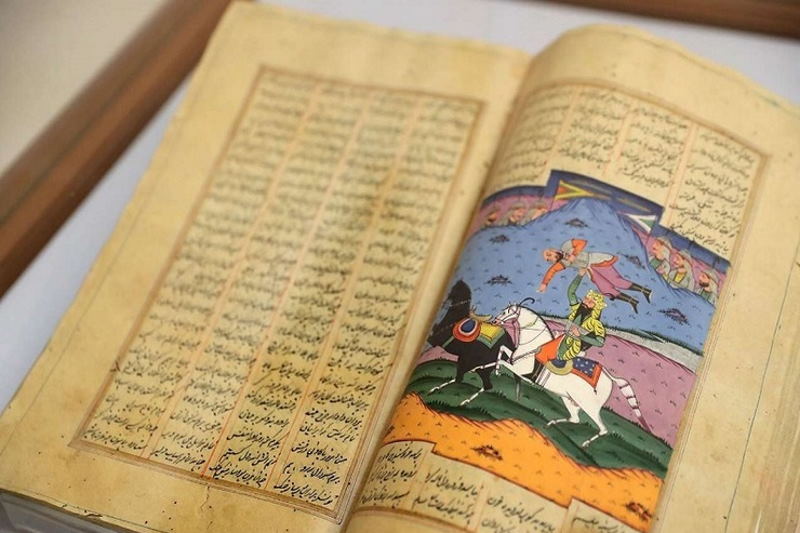 ۲ نسخه خطی شاهنامه در همدان رونمایی شد
