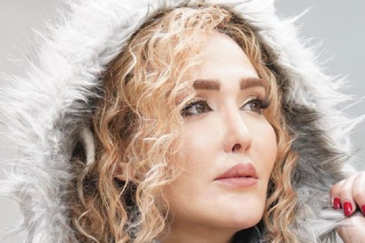 زهره فکور صبور: بی همگان در غبار نور!