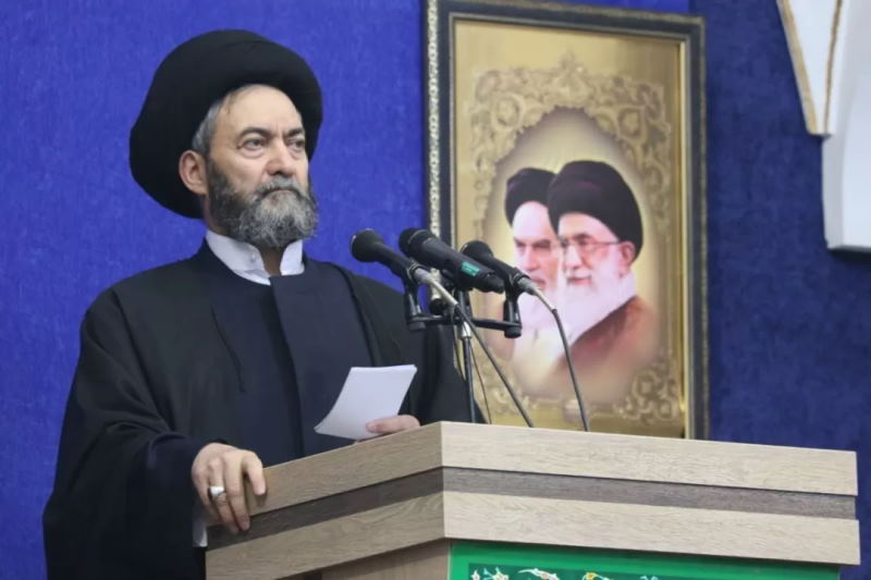 امام جمعه اردبیل: با ثبتنام ۸۰ نامزد، دنیا ما را استهزاء میکند