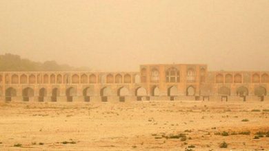 بستر خشک زاینده‌رود در طول ۲۰۰ کیلومتر، منبع تولید گرد و غبار است