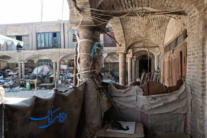 کاروانسرای تاریخی حاجمهدی کرمان در حال احتضار