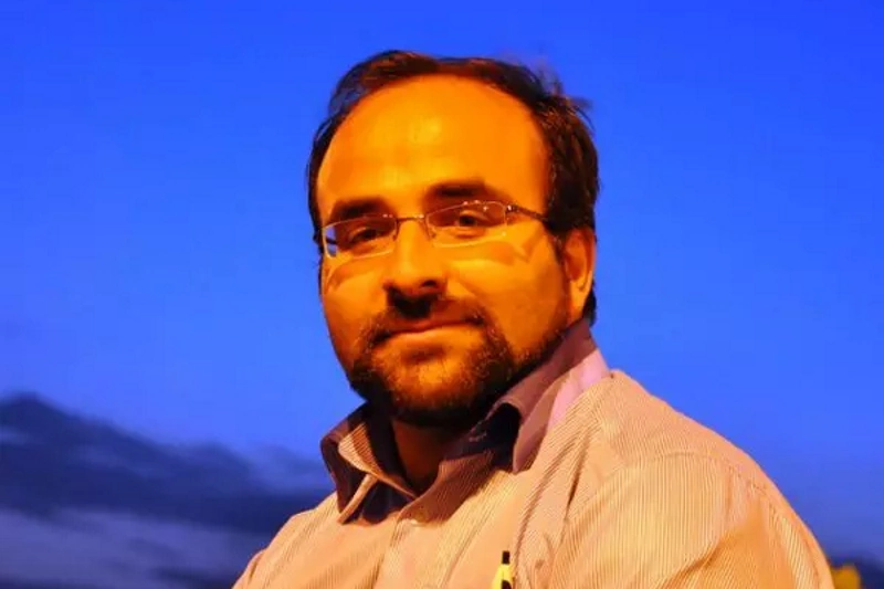 «اجازه بدهید میانهروها میدانداری کنند»