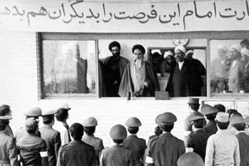 ارتش شاه با کدام انگیزههای دینی به انقلابیون پیوست؟