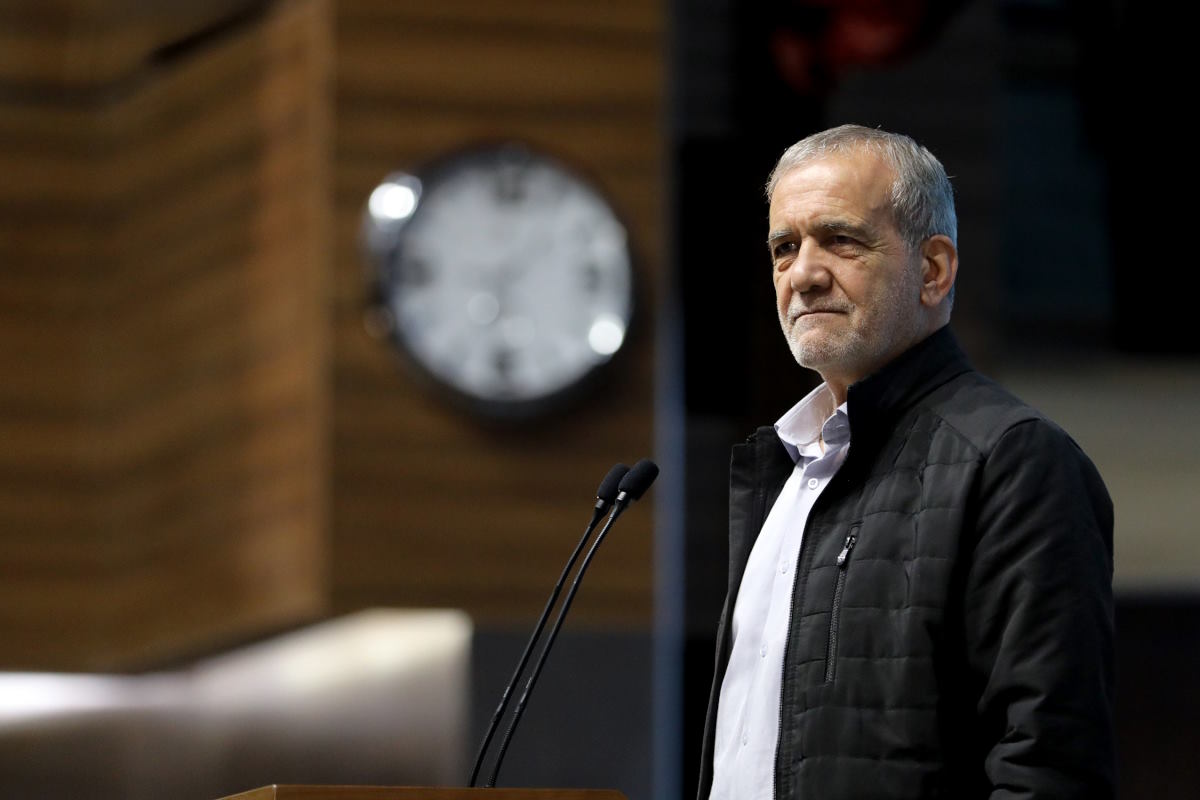 پزشکیان: اگر عزتمندانه بیایند مذاکره میکنیم ولی قرار نیست زیر بار زور برویم