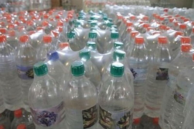 معدومسازی بیش از یک تن گلاب فاقد استاندارد در کاشان