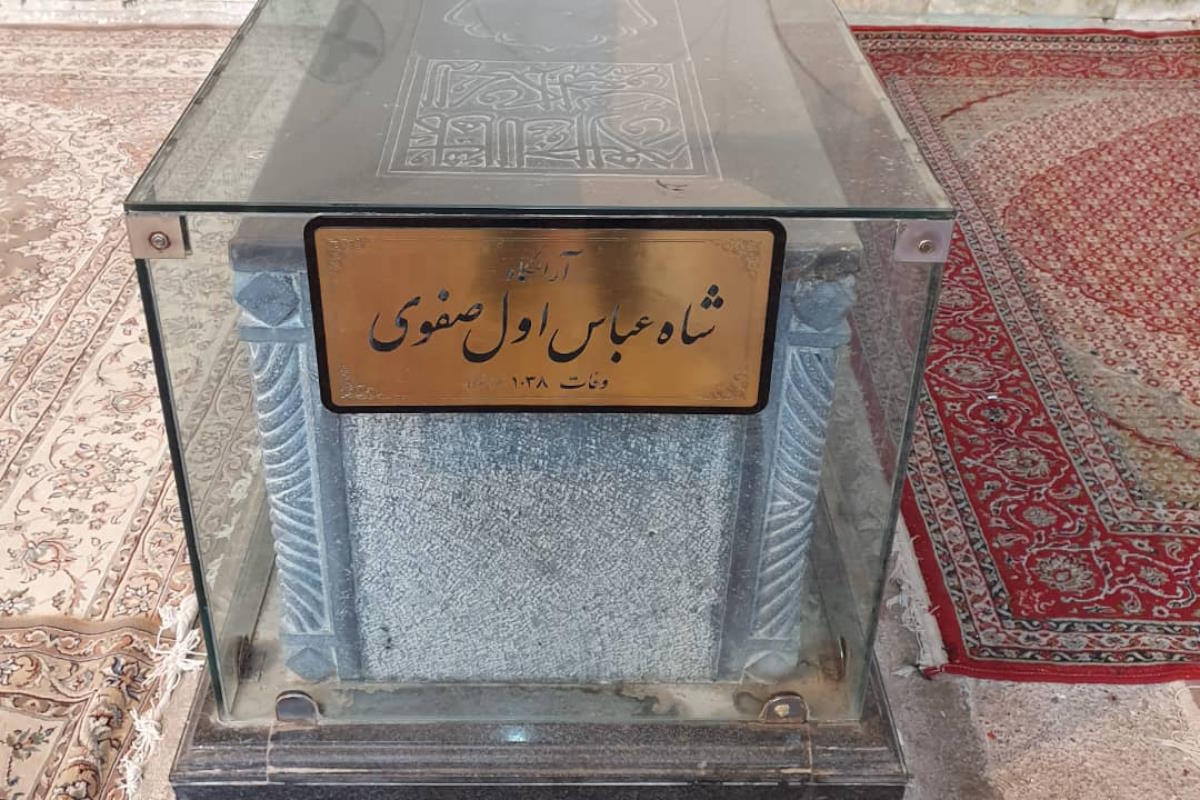 محمد قوچانی: کار برخی منبری‌ها به انکار حافظ و خیام رسیده است!