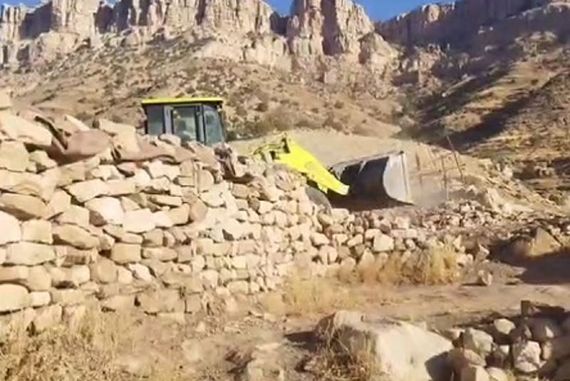 قلع و قمع ساختوسازهای غیرمجاز در اراضی ملی پلدختر